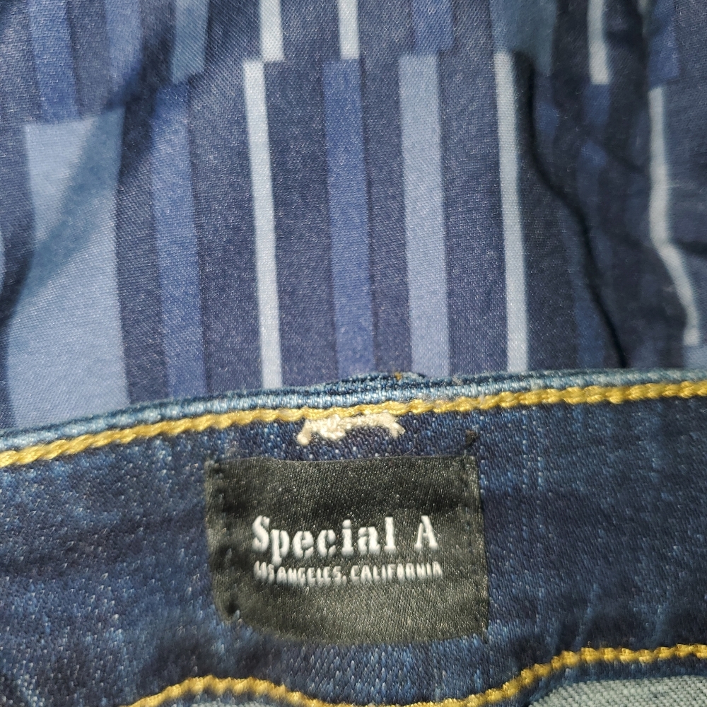 Jeans - Picture 3 of 4